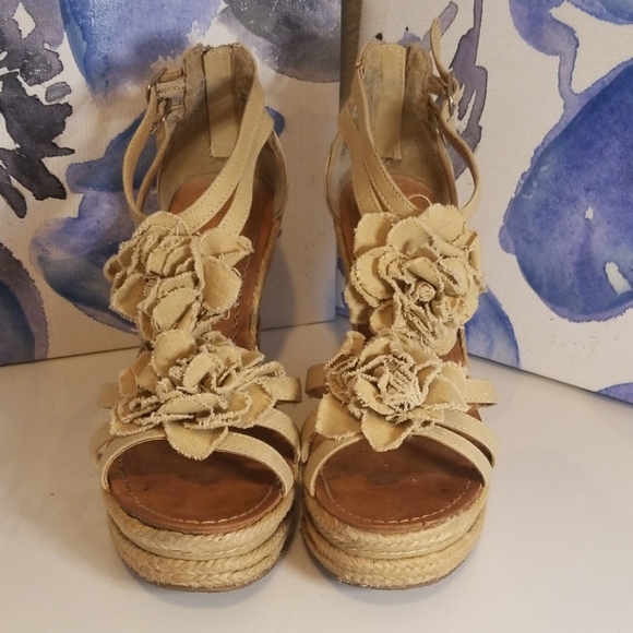 Nine West flower wedges - Picture 1 of 8